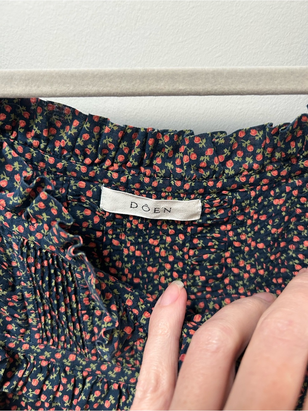 Doen Farley blouse in navy bisou floral size large - Picture 4 of 8